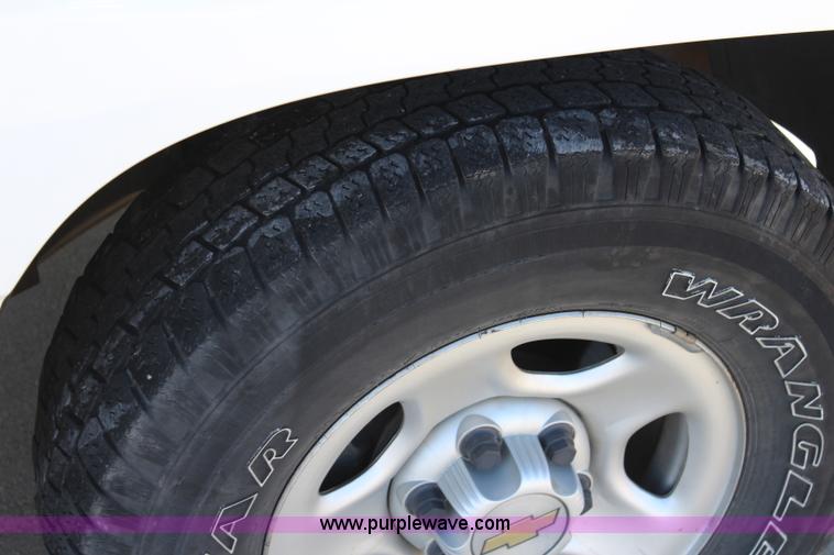 image for item L2382 2004 Chevrolet Silverado 1500 Ext. Cab pickup truck