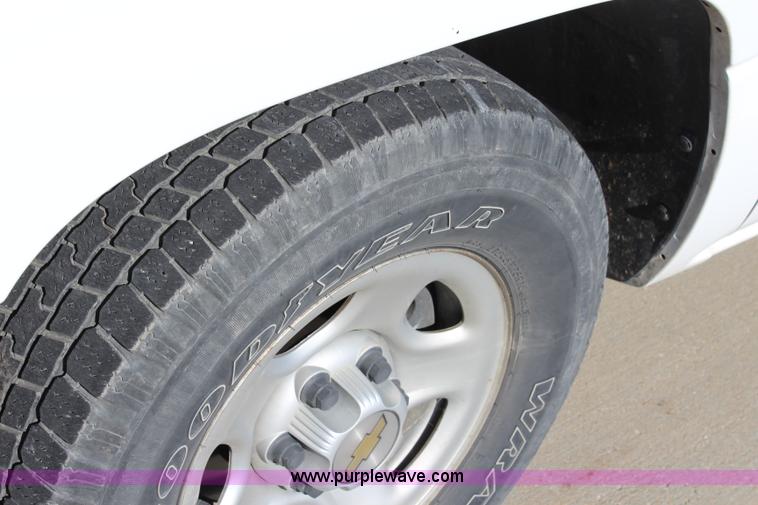 image for item L2382 2004 Chevrolet Silverado 1500 Ext. Cab pickup truck