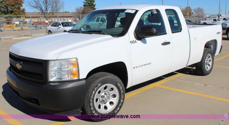 image for item L2383 2008 Chevrolet Silverado 1500 Ext. Cab pickup truck
