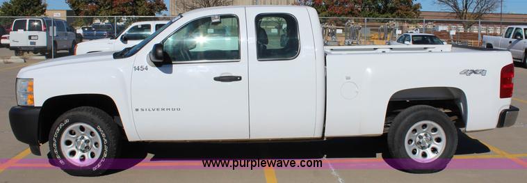 image for item L2383 2008 Chevrolet Silverado 1500 Ext. Cab pickup truck