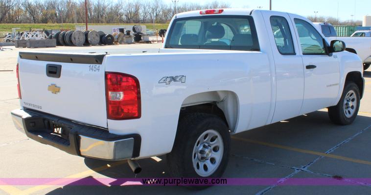 image for item L2383 2008 Chevrolet Silverado 1500 Ext. Cab pickup truck