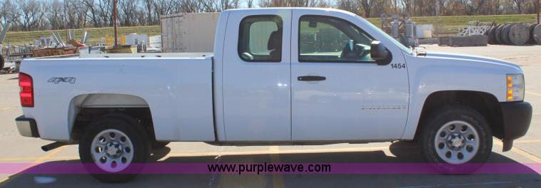 image for item L2383 2008 Chevrolet Silverado 1500 Ext. Cab pickup truck