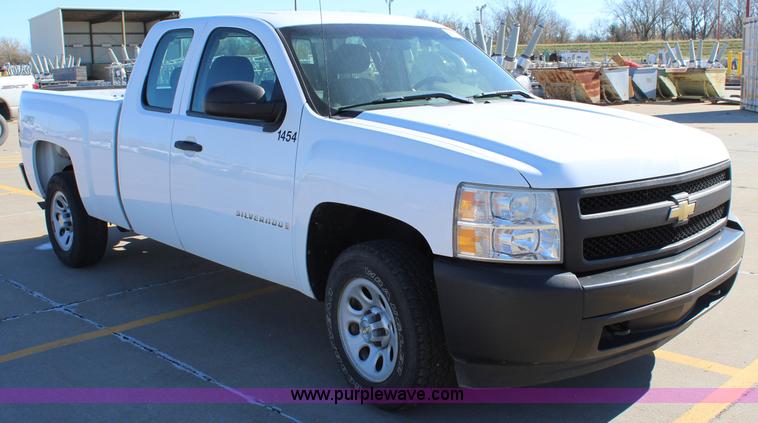 image for item L2383 2008 Chevrolet Silverado 1500 Ext. Cab pickup truck