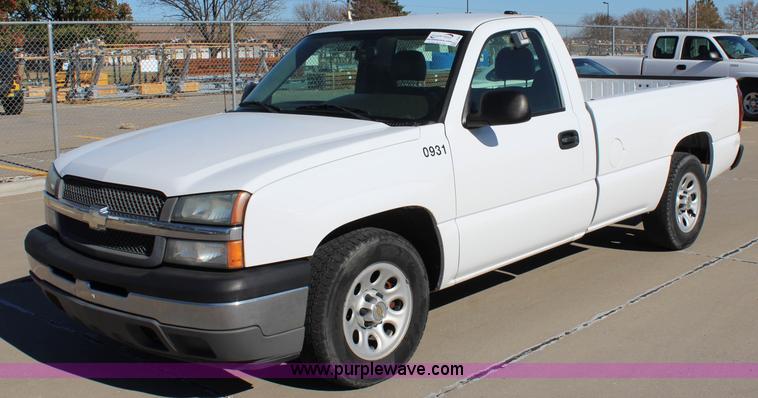 image for item L2384 2005 Chevrolet Silverado 1500 pickup truck