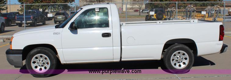 image for item L2384 2005 Chevrolet Silverado 1500 pickup truck