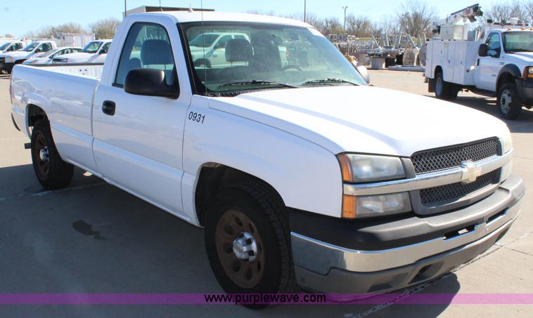 image for item L2384 2005 Chevrolet Silverado 1500 pickup truck