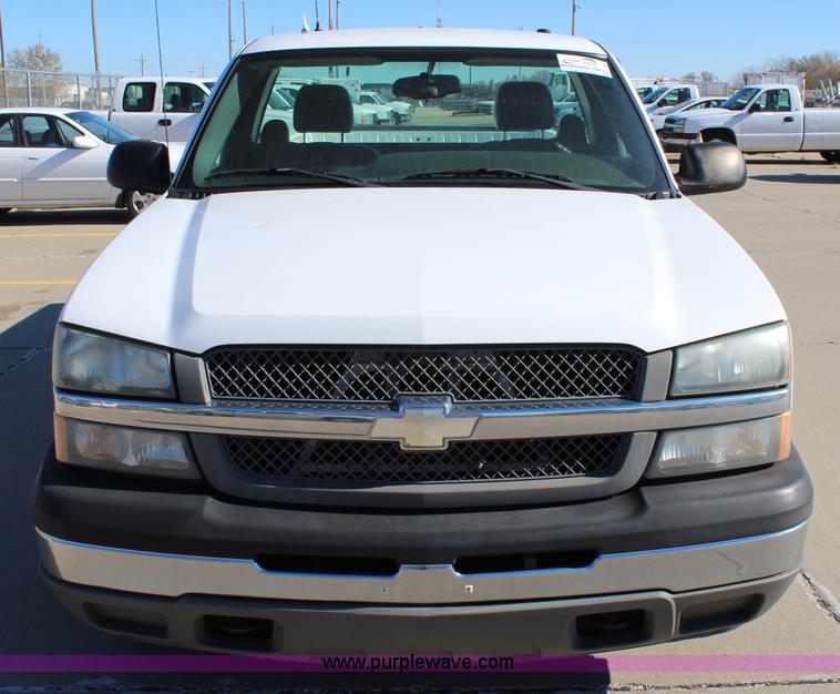 image for item L2384 2005 Chevrolet Silverado 1500 pickup truck