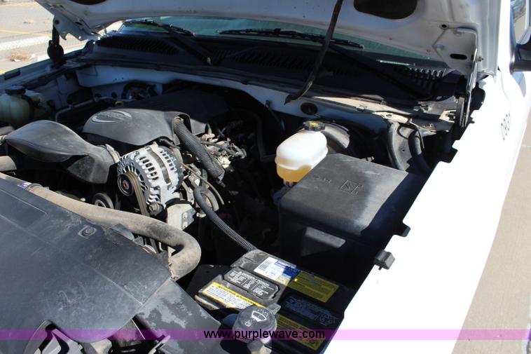 image for item L2384 2005 Chevrolet Silverado 1500 pickup truck