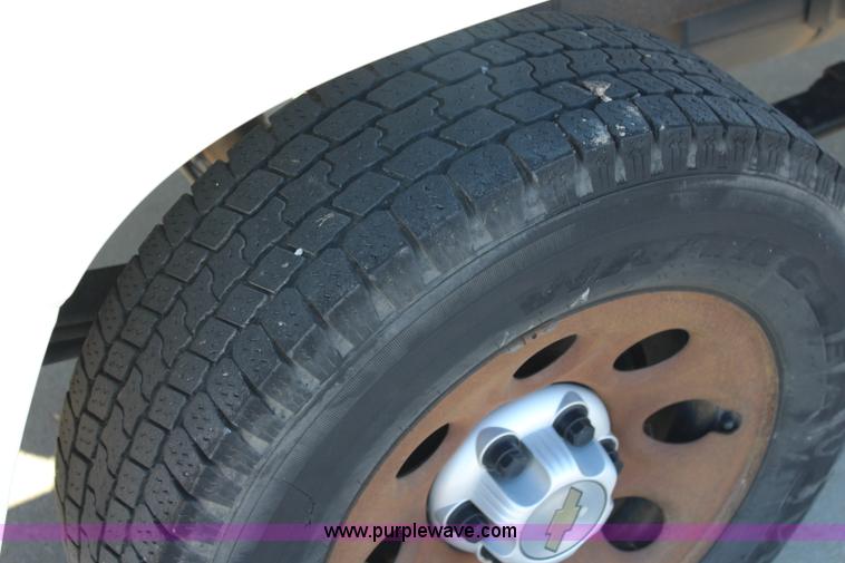 image for item L2384 2005 Chevrolet Silverado 1500 pickup truck