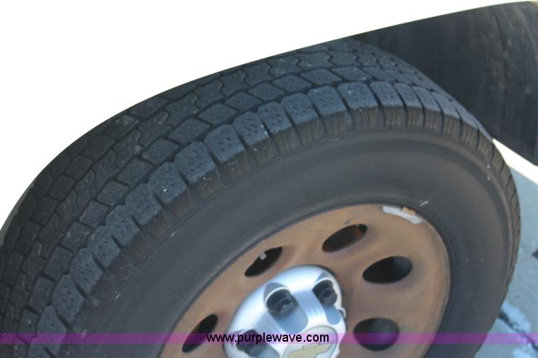 image for item L2384 2005 Chevrolet Silverado 1500 pickup truck