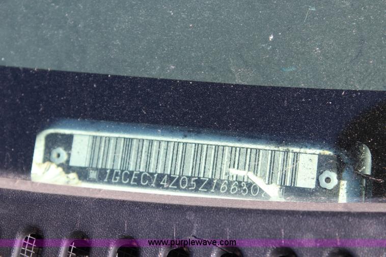 image for item L2384 2005 Chevrolet Silverado 1500 pickup truck