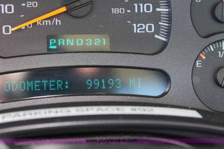 image for item L2387 2004 Chevrolet Silverado 1500 pickup truck