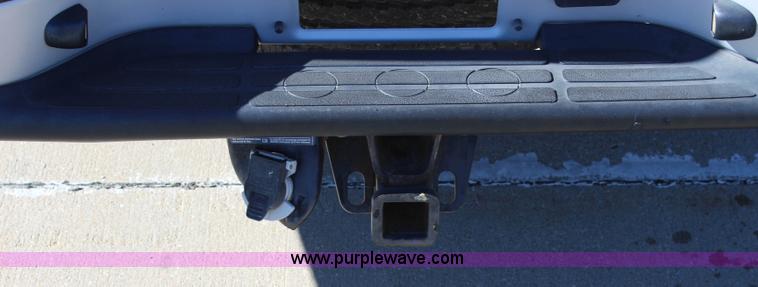 image for item L2387 2004 Chevrolet Silverado 1500 pickup truck