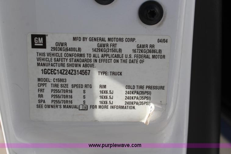 image for item L2387 2004 Chevrolet Silverado 1500 pickup truck