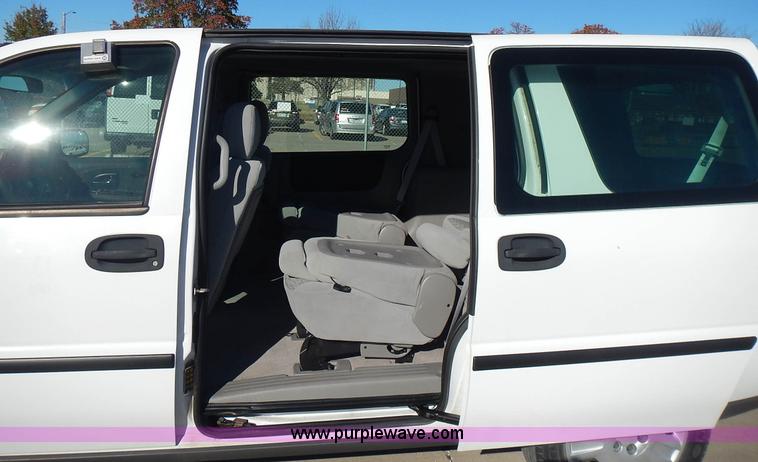 image for item L2390 2007 Chevrolet Uplander LS van