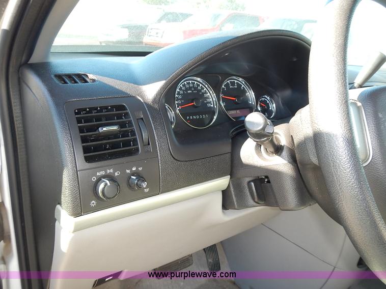 image for item L2390 2007 Chevrolet Uplander LS van