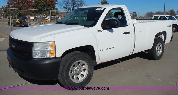 image for item L2393 2008 Chevrolet Silverado 1500 pickup