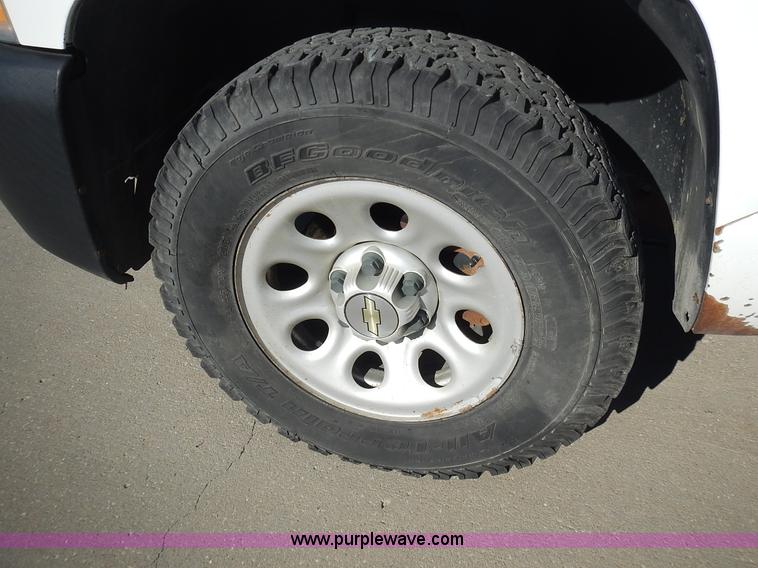 image for item L2393 2008 Chevrolet Silverado 1500 pickup