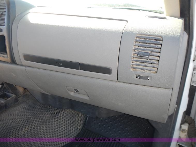 image for item L2393 2008 Chevrolet Silverado 1500 pickup