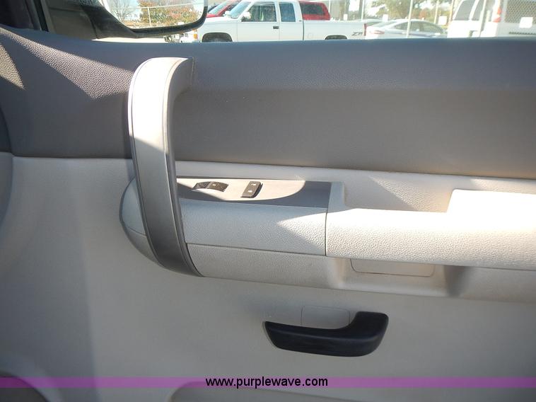 image for item L2393 2008 Chevrolet Silverado 1500 pickup