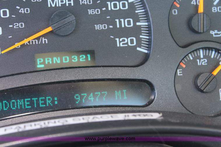 image for item L2395 2004 Chevrolet Silverado 1500 pickup truck