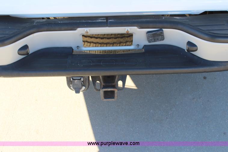 image for item L2395 2004 Chevrolet Silverado 1500 pickup truck