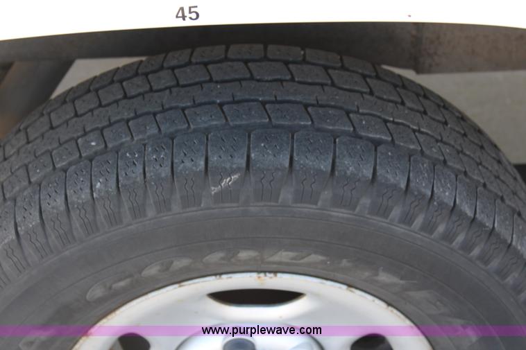 image for item L2395 2004 Chevrolet Silverado 1500 pickup truck