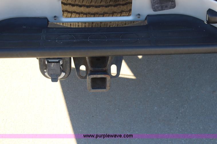 image for item L2395 2004 Chevrolet Silverado 1500 pickup truck