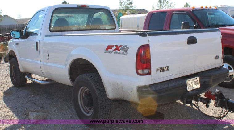 image for item L2408 2004 Ford F250 Super Duty pickup truck