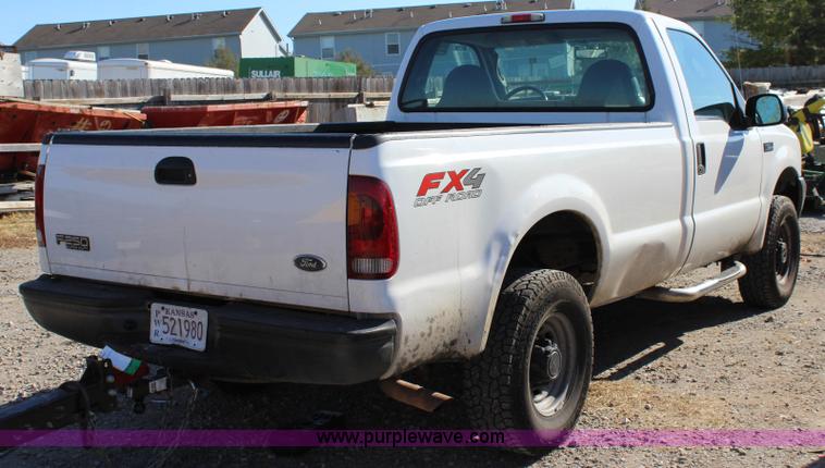 image for item L2408 2004 Ford F250 Super Duty pickup truck