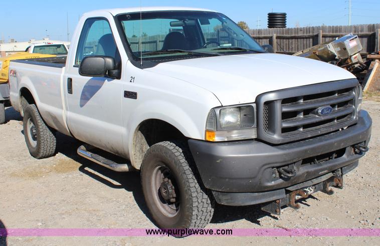 image for item L2408 2004 Ford F250 Super Duty pickup truck