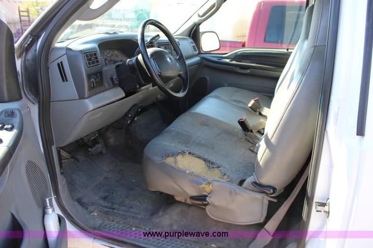 image for item L2408 2004 Ford F250 Super Duty pickup truck