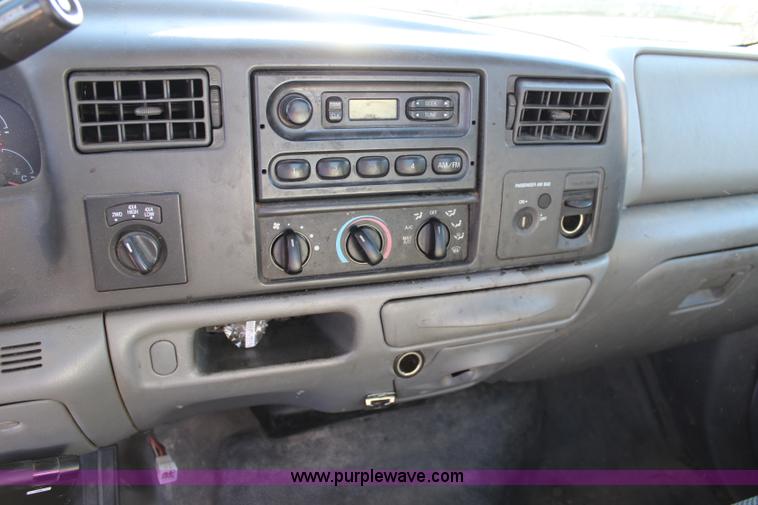 image for item L2408 2004 Ford F250 Super Duty pickup truck