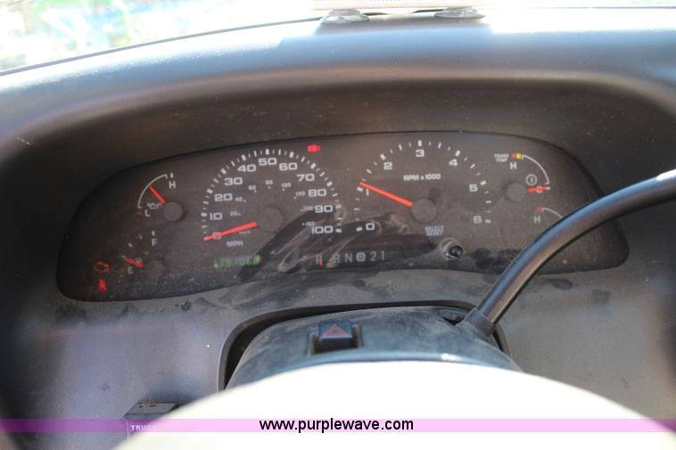 image for item L2408 2004 Ford F250 Super Duty pickup truck