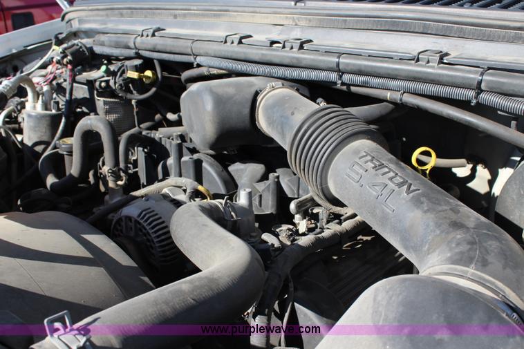 image for item L2408 2004 Ford F250 Super Duty pickup truck