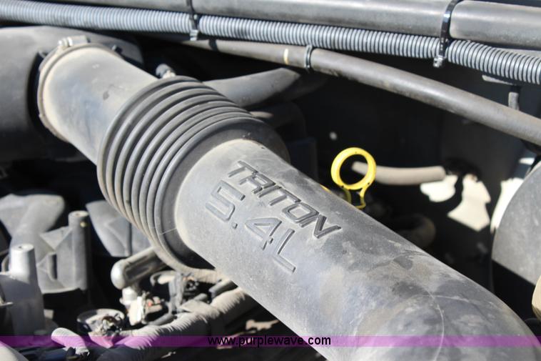 image for item L2408 2004 Ford F250 Super Duty pickup truck