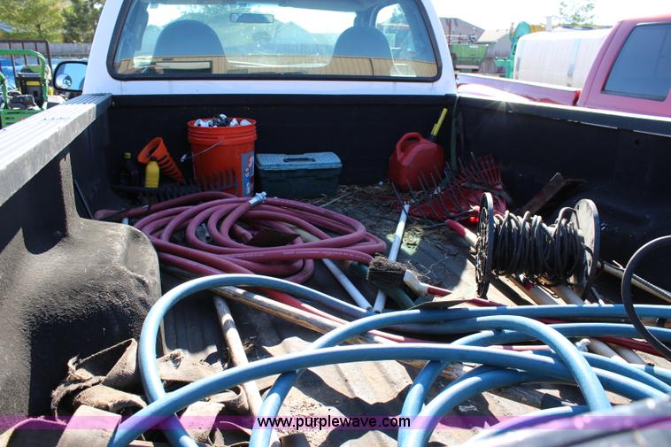 image for item L2408 2004 Ford F250 Super Duty pickup truck