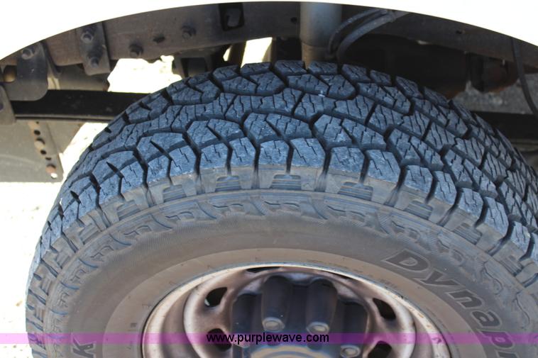 image for item L2408 2004 Ford F250 Super Duty pickup truck