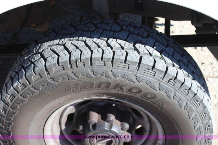 image for item L2408 2004 Ford F250 Super Duty pickup truck