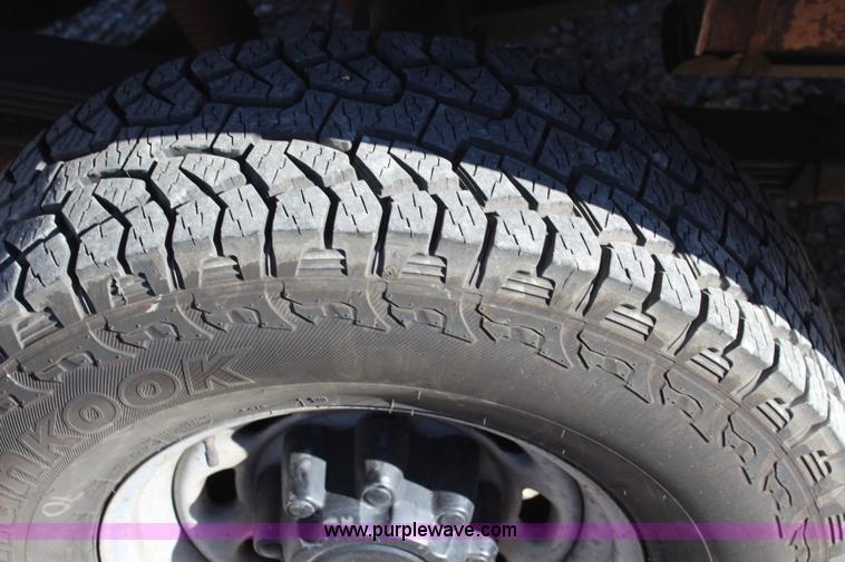 image for item L2408 2004 Ford F250 Super Duty pickup truck