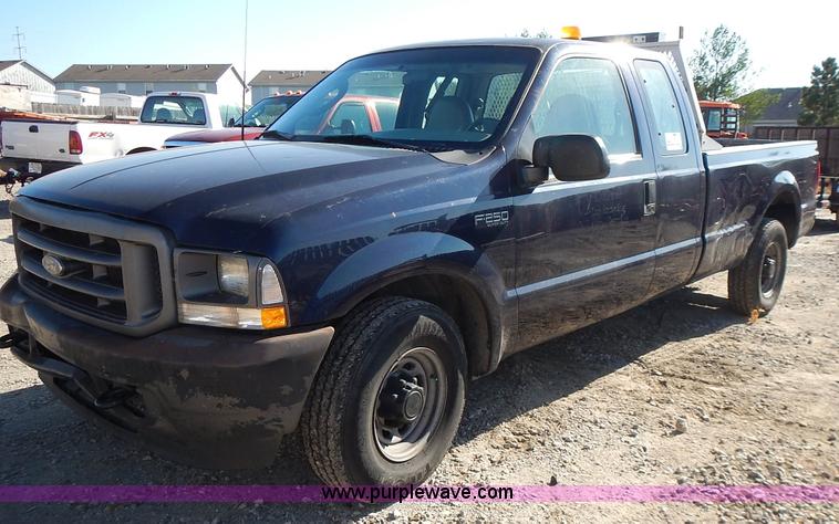 image for item L2409 2003 Ford F250 Super Duty SuperCab pickup truck
