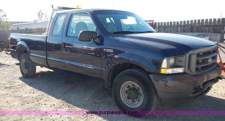 image for item L2409 2003 Ford F250 Super Duty SuperCab pickup truck