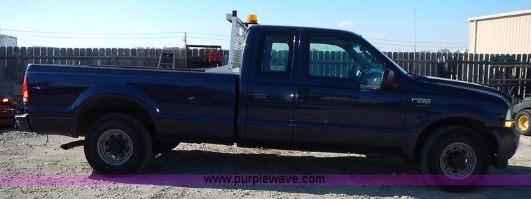 image for item L2409 2003 Ford F250 Super Duty SuperCab pickup truck