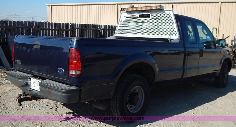 image for item L2409 2003 Ford F250 Super Duty SuperCab pickup truck