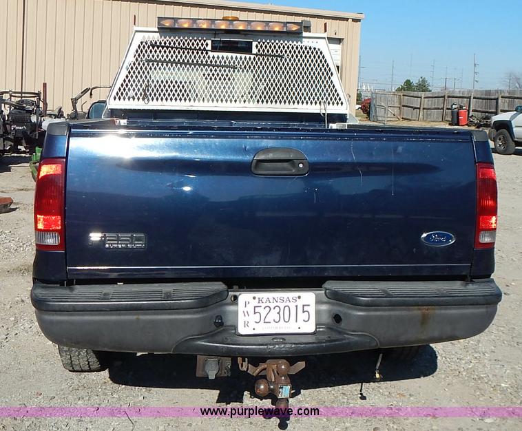 image for item L2409 2003 Ford F250 Super Duty SuperCab pickup truck