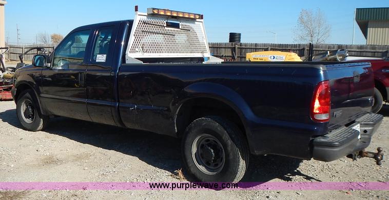 image for item L2409 2003 Ford F250 Super Duty SuperCab pickup truck