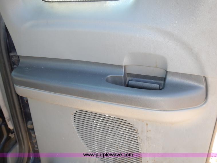 image for item L2409 2003 Ford F250 Super Duty SuperCab pickup truck
