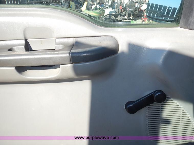 image for item L2409 2003 Ford F250 Super Duty SuperCab pickup truck