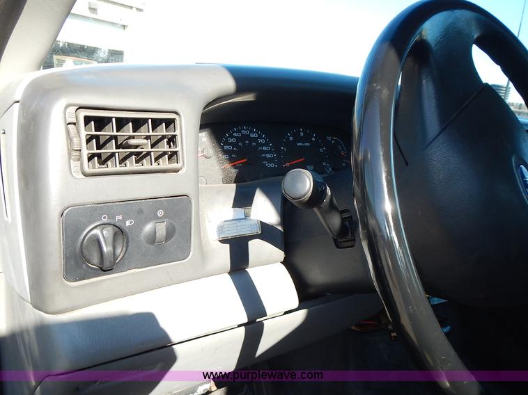 image for item L2409 2003 Ford F250 Super Duty SuperCab pickup truck