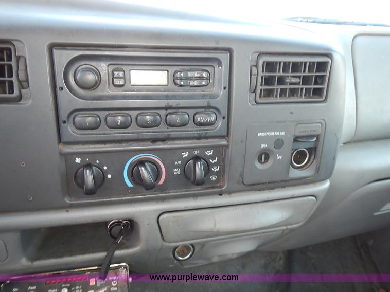 image for item L2409 2003 Ford F250 Super Duty SuperCab pickup truck